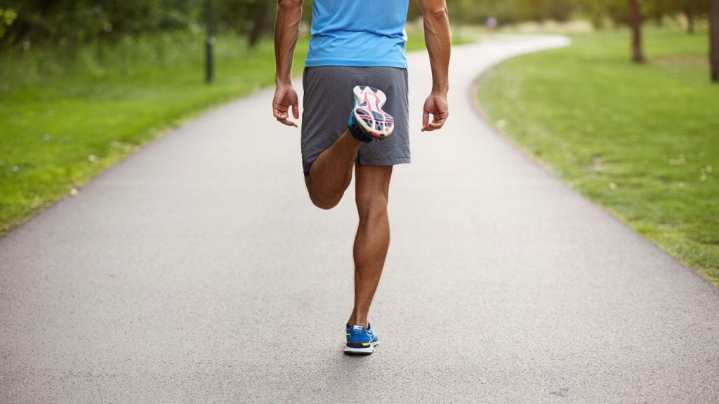 Renforcer ses chevilles pour courir plus stable : routine simple du coureur débutant